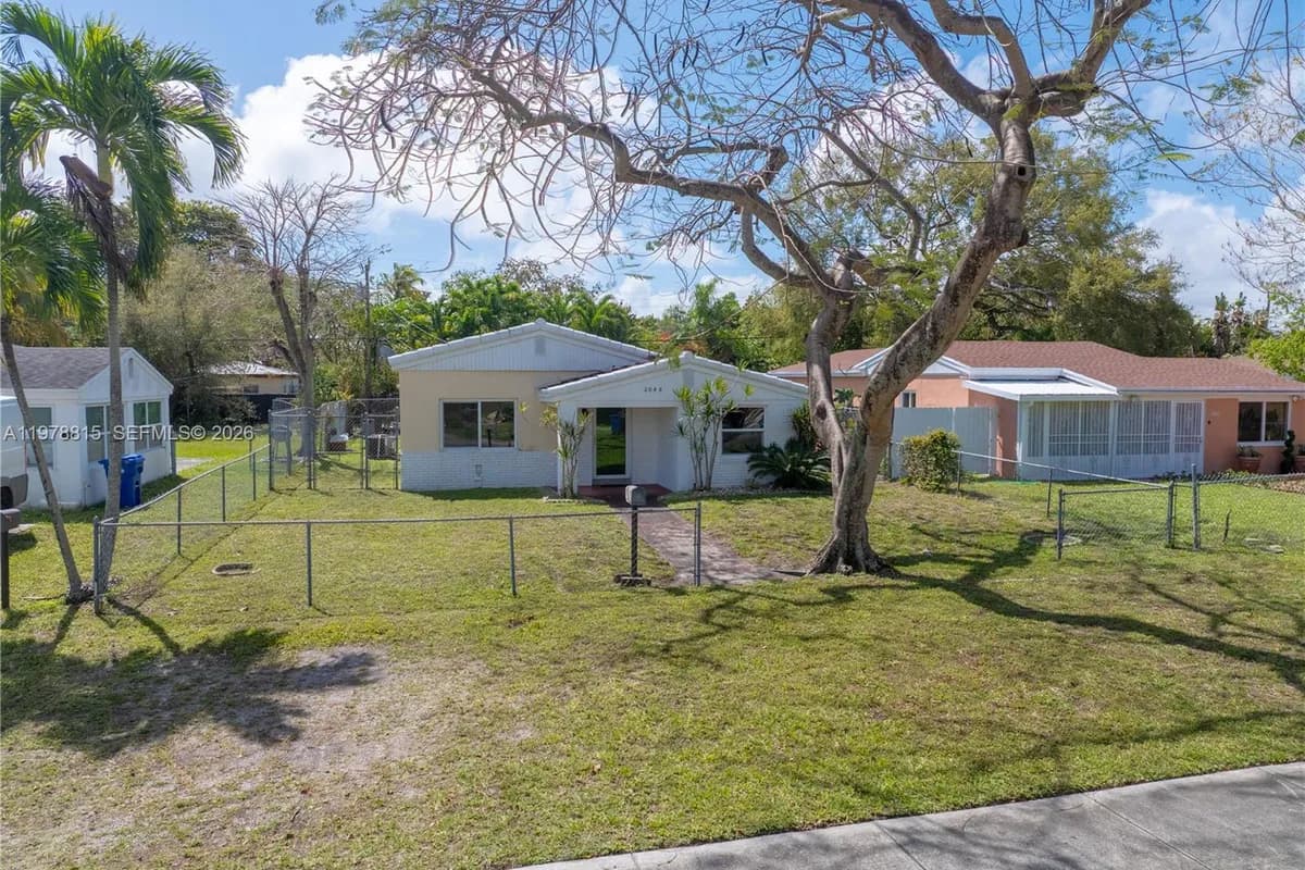 2048 NE 180th St, North Miami Beach FL 33162