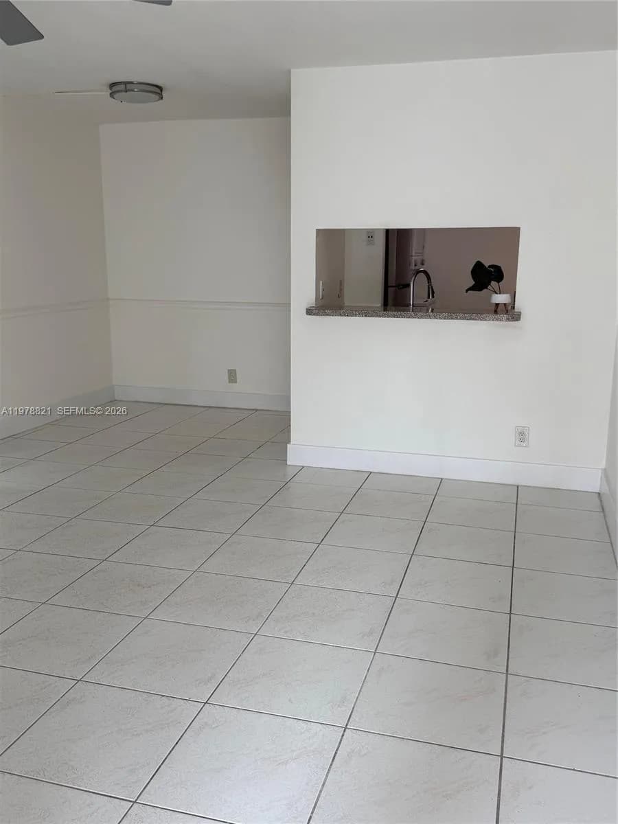 1001 Twin lakes Dr. # D, Coral Springs FL 33071