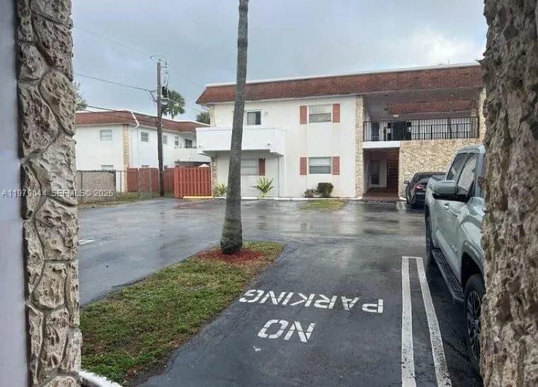 321 SW 1st Ct # 4, Pompano Beach FL 33060