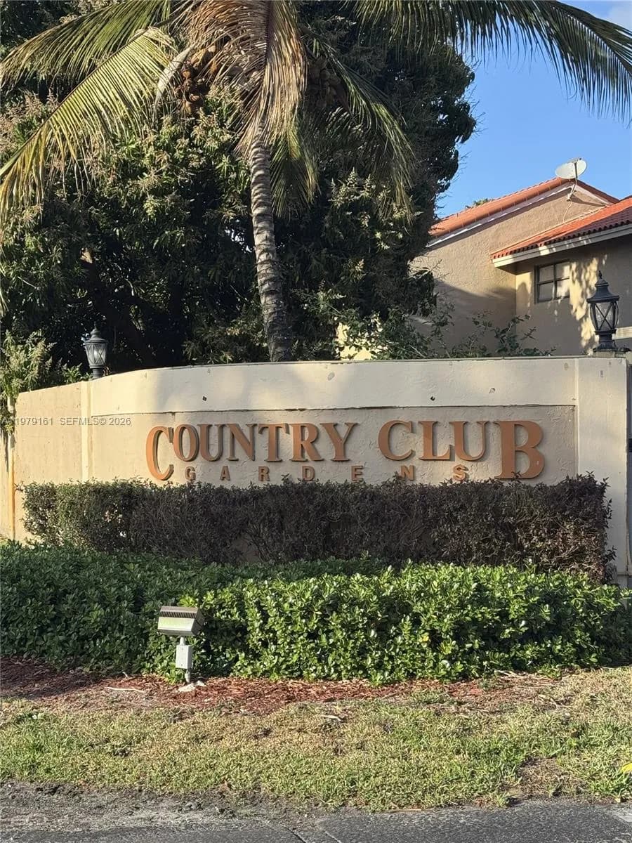 19750 Cypress Ct, Hialeah FL 33015