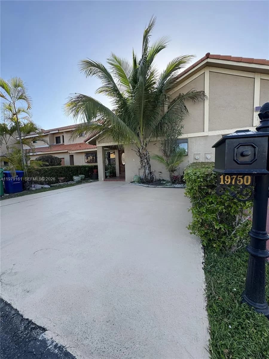 19750 Cypress Ct, Hialeah FL 33015