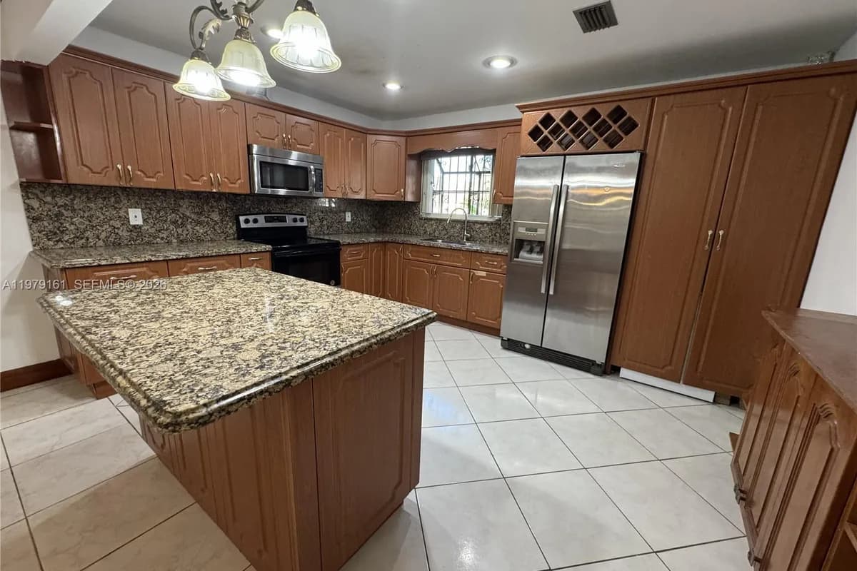 19750 Cypress Ct, Hialeah FL 33015