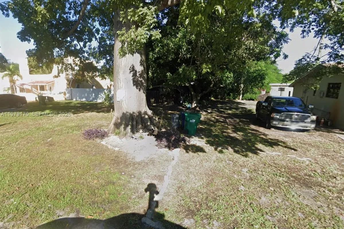 613 Sharrar Ave, Opa-Locka FL 33054