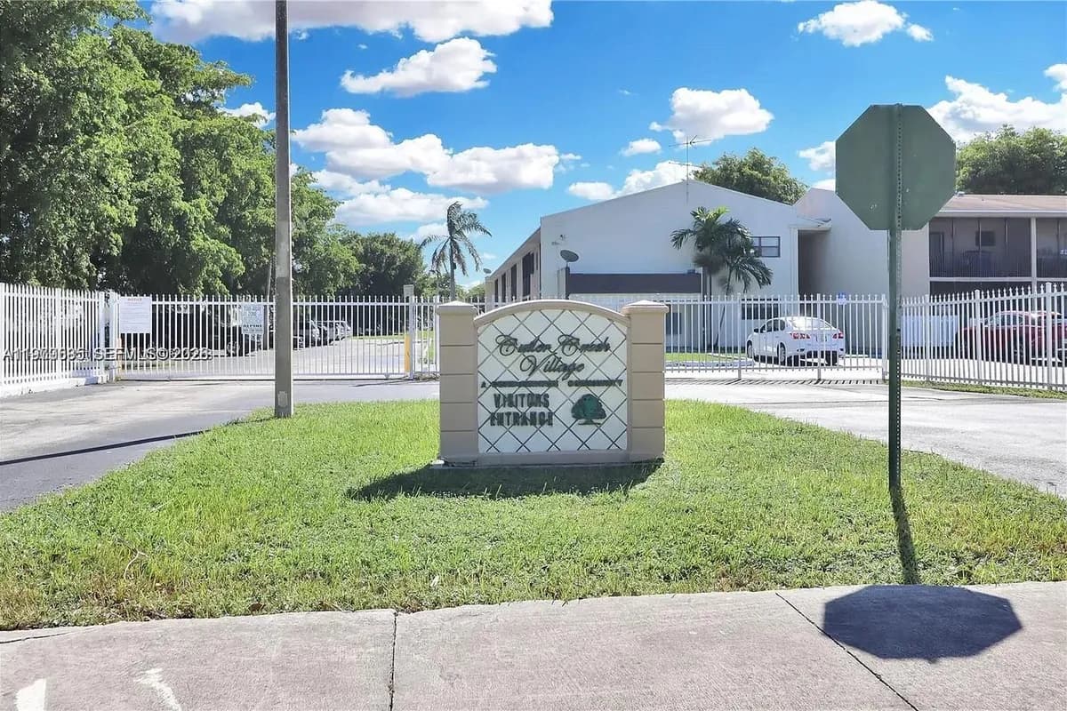 10370 SW 220th St # 102, Cutler Bay FL 33190