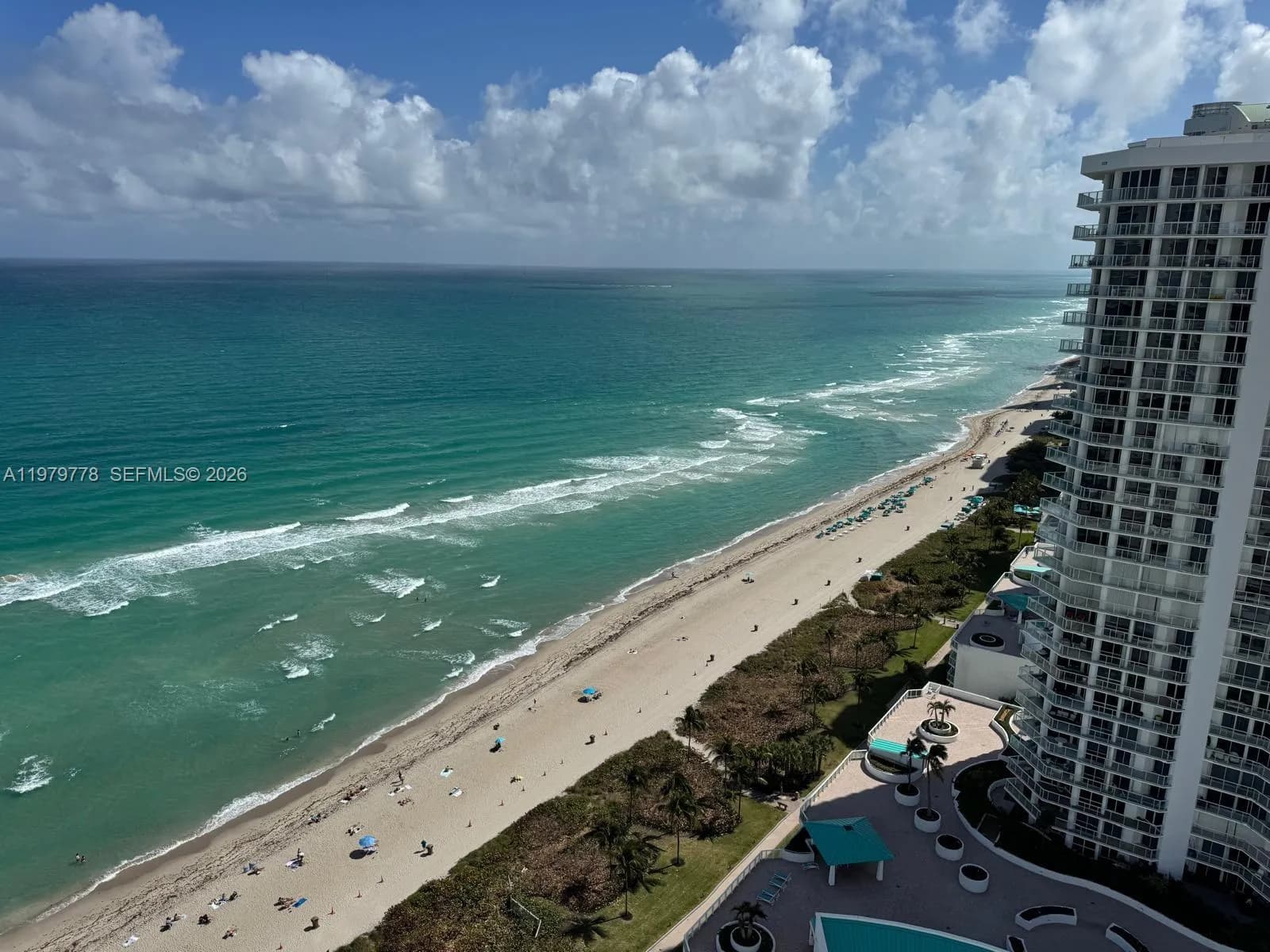 1 bedroom 1 bath for sale at 16699 Collins Ave # 2710, Sunny Isles Beach FL 33160
