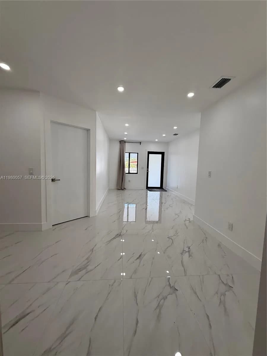 120 E 44th St, Hialeah FL 33013