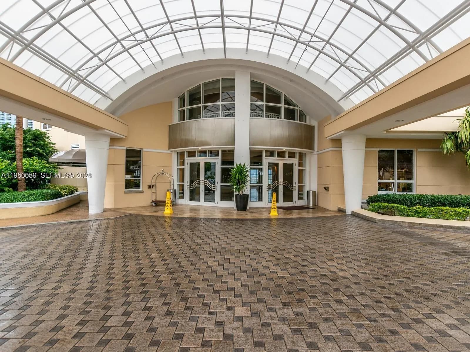 3 bedroom 2 bath for sale at 848 Brickell Key Dr # 1201, Miami FL 33131