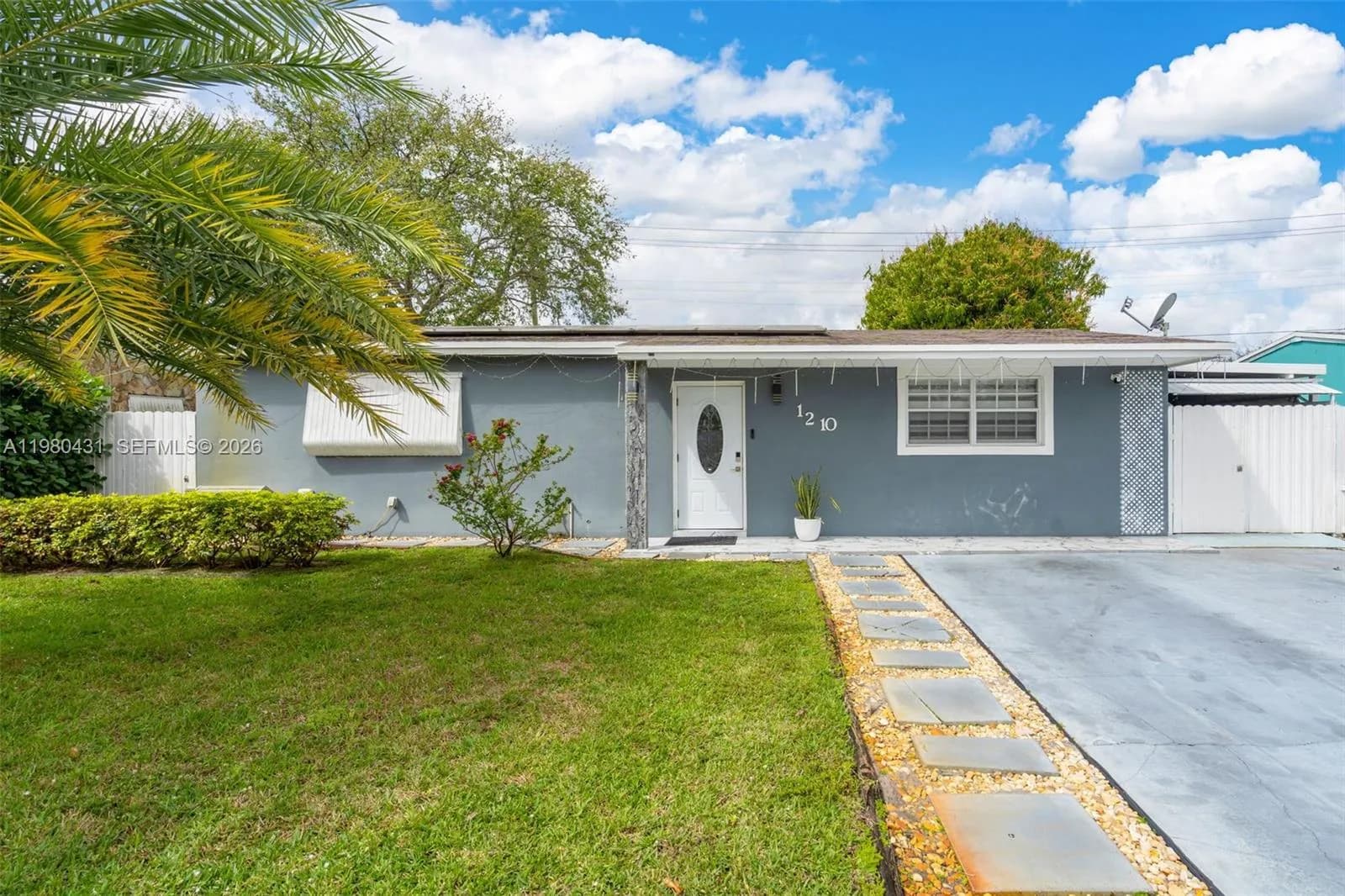 2 bedroom 2 bath for sale at 1210 N 71st Ave, Hollywood FL 33024