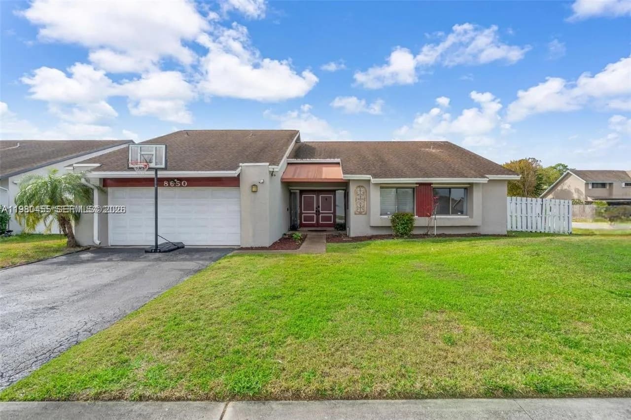 8650 NW 46th Ct, Lauderhill FL 33351