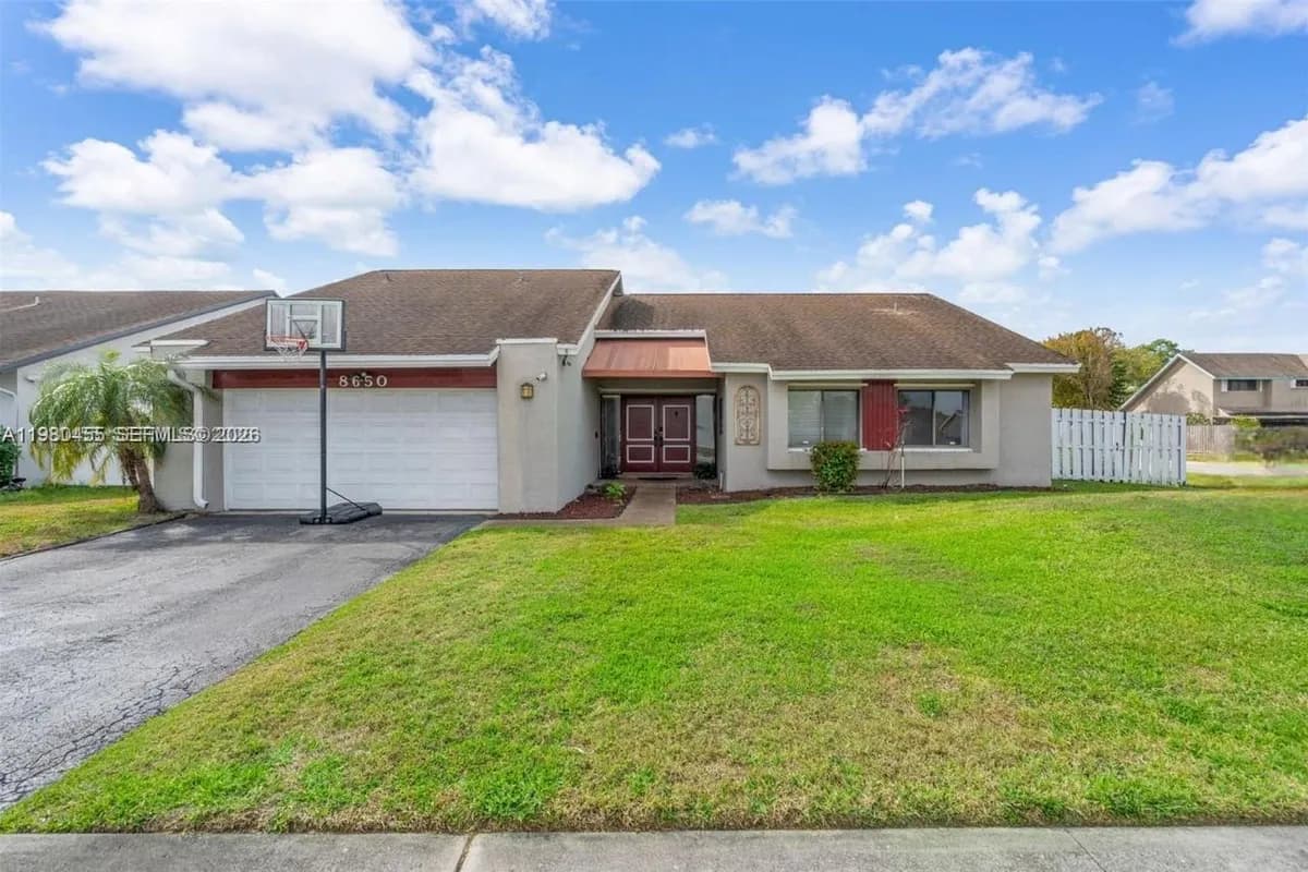 8650 NW 46th Ct, Lauderhill FL 33351