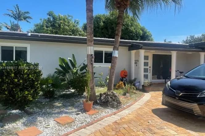 1015 S 14th Ave, Hollywood FL 33020