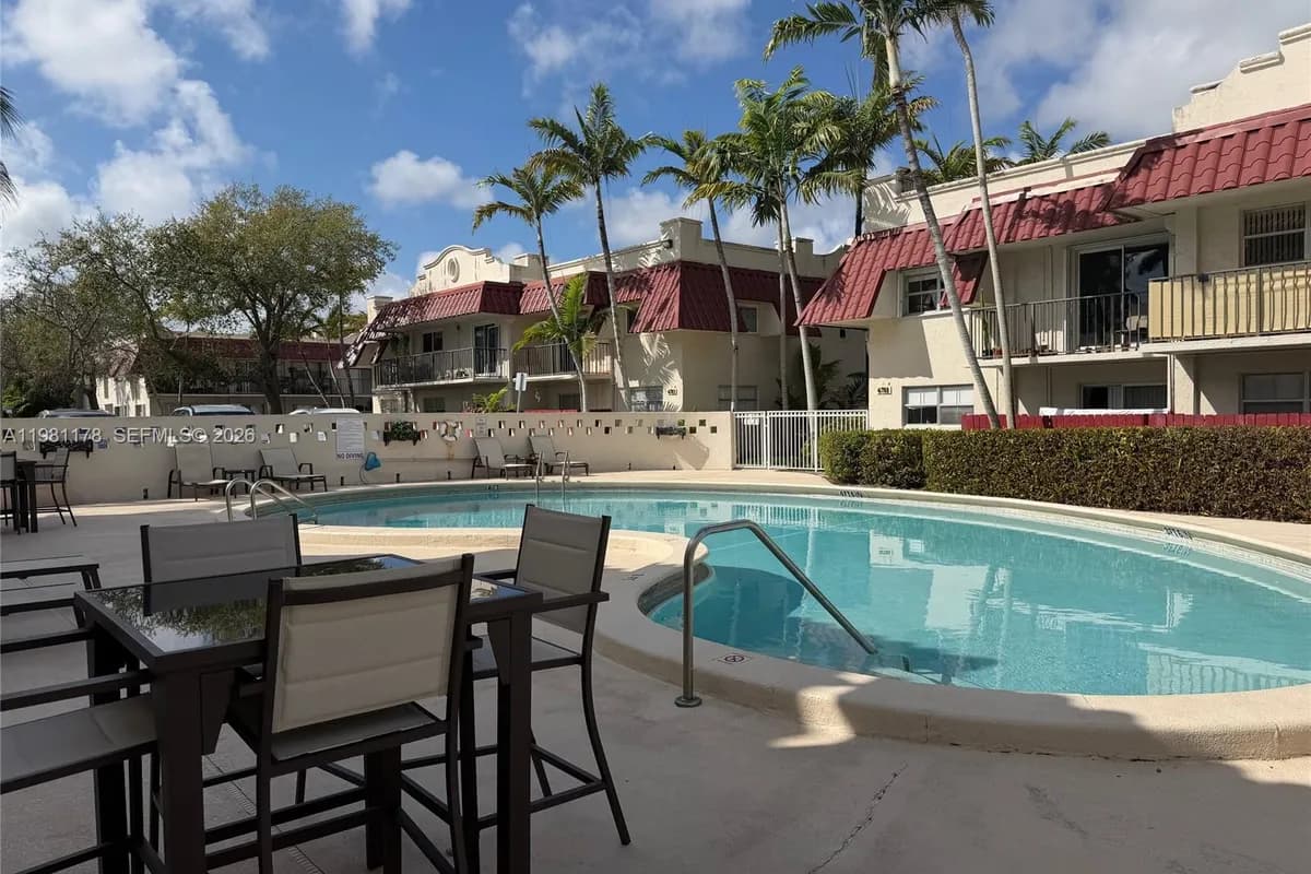 6709 N Kendall Dr # 209, Pinecrest FL 33156