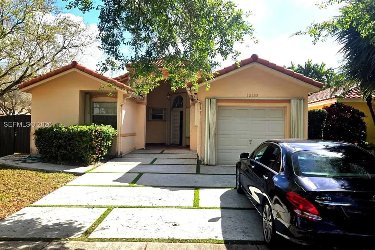 15153 NW 89th Pl, Miami Lakes FL 33018