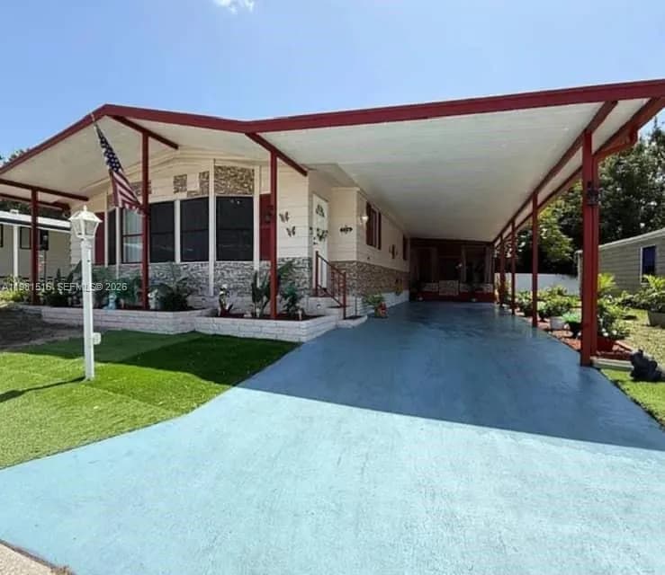 2 bedroom 2 bath for sale at 215 LAURELCREST CIR VALRICO, Brandon FL 33594