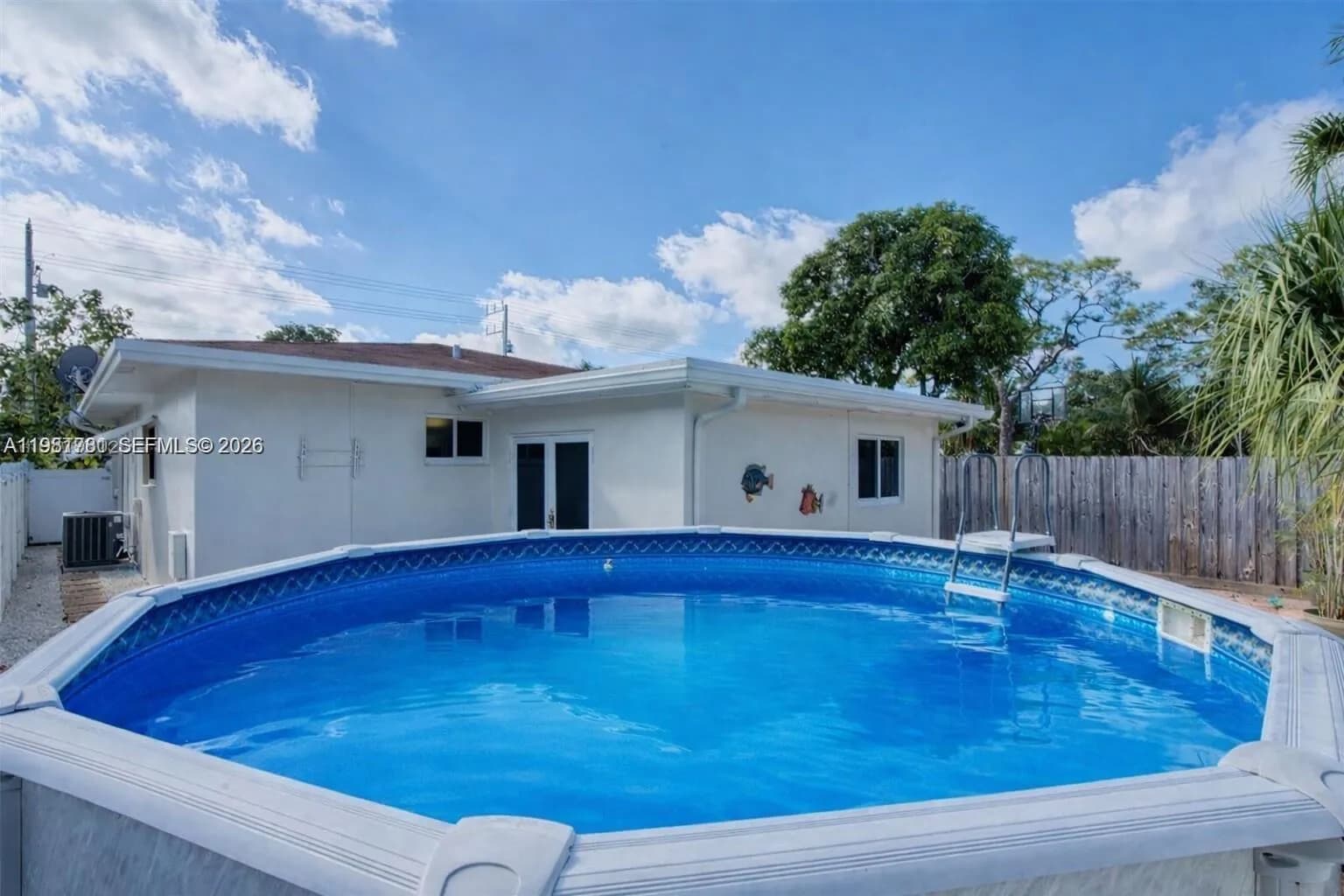 735 NE 38th St, Oakland Park FL 33334