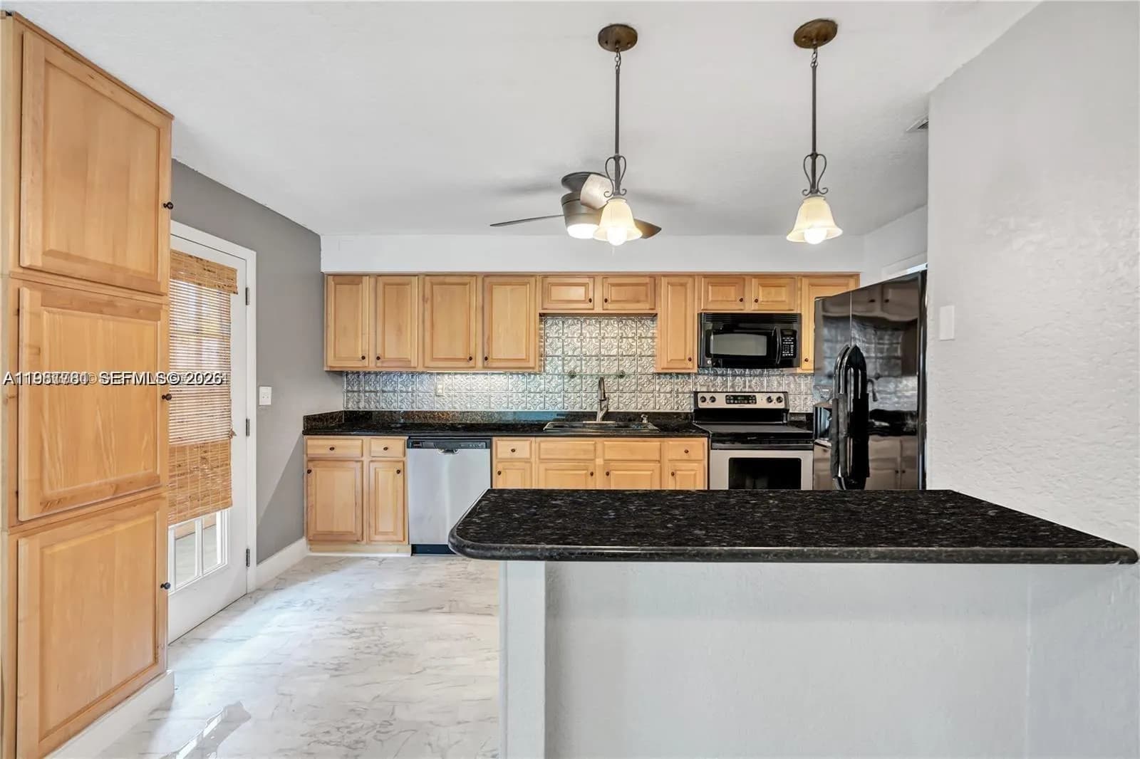 735 NE 38th St, Oakland Park FL 33334