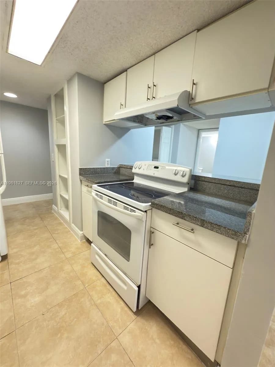 4521 W Mcnab Rd # 11, Pompano Beach FL 33069