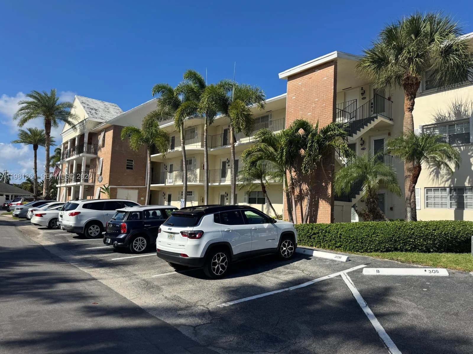 450 Paradise Isle Blvd # 209, Hallandale Beach FL 33009