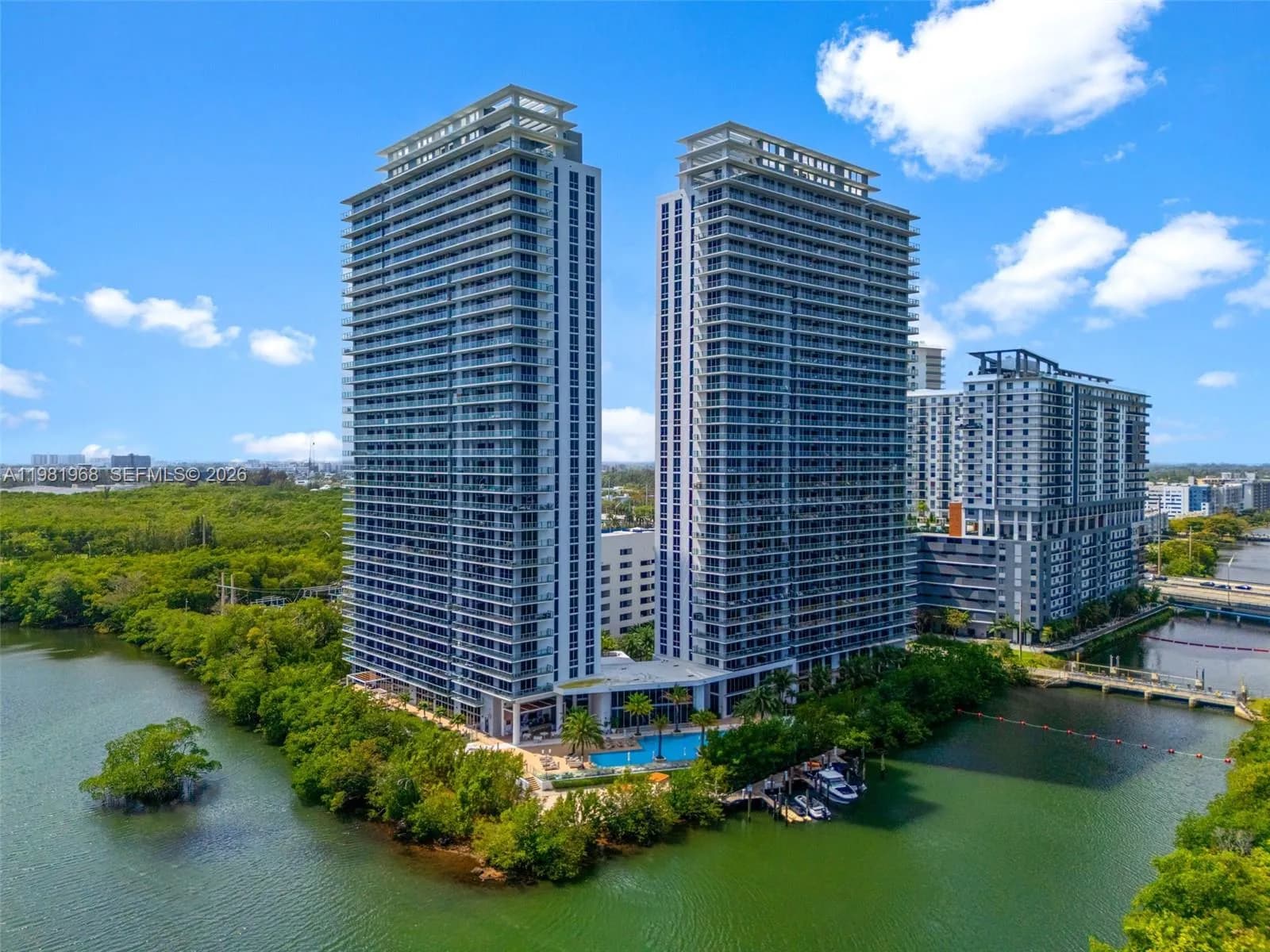 3 bedroom 3 bath for sale at 16385 Biscayne Blvd # 3201, North Miami Beach FL 33160
