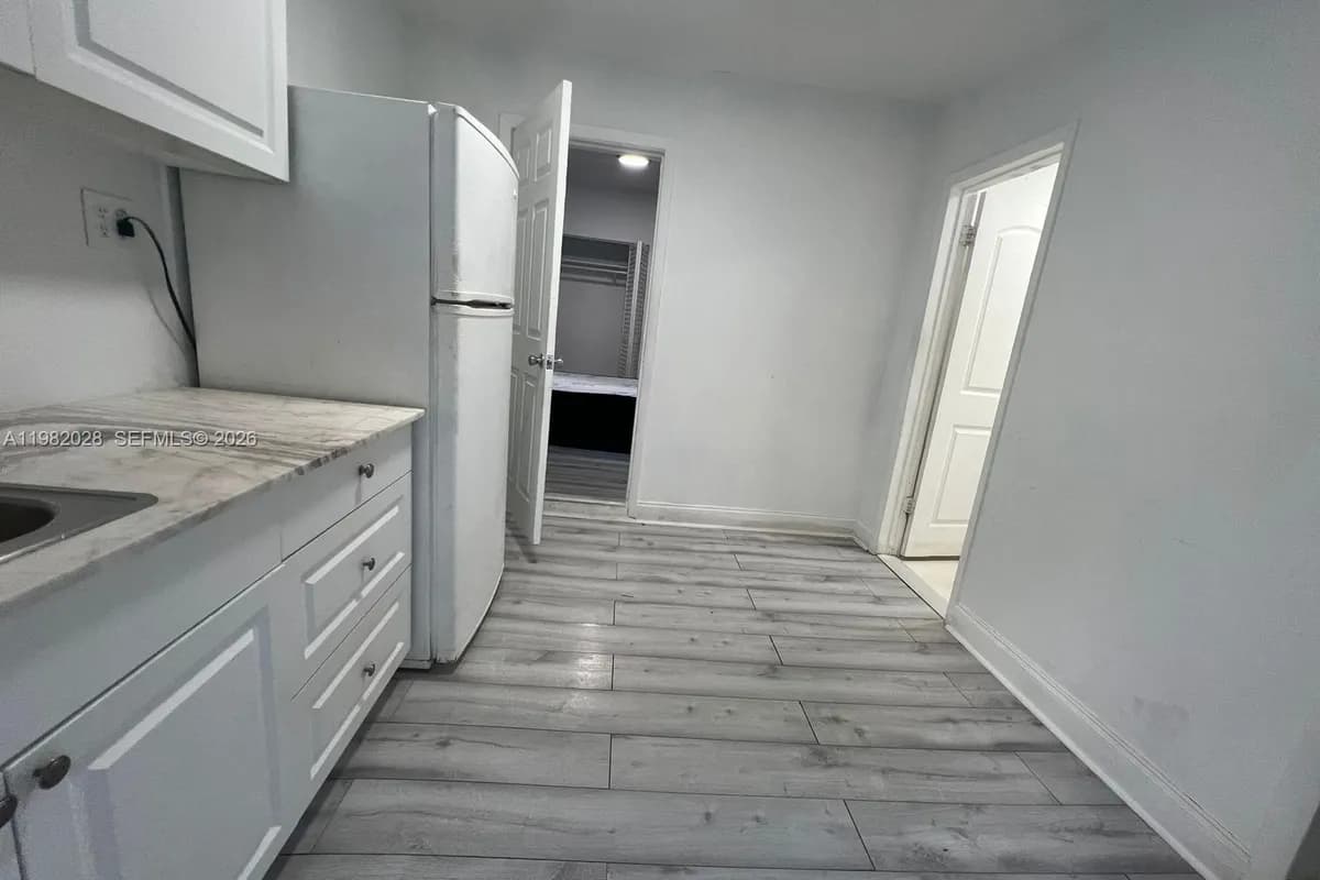 1053 NE 149th St, Miami FL 33161