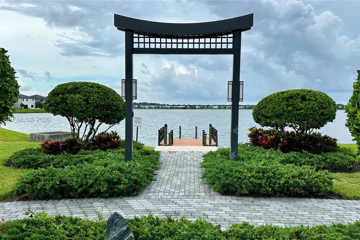 9155 NW 161st St, Miami Lakes FL 33018