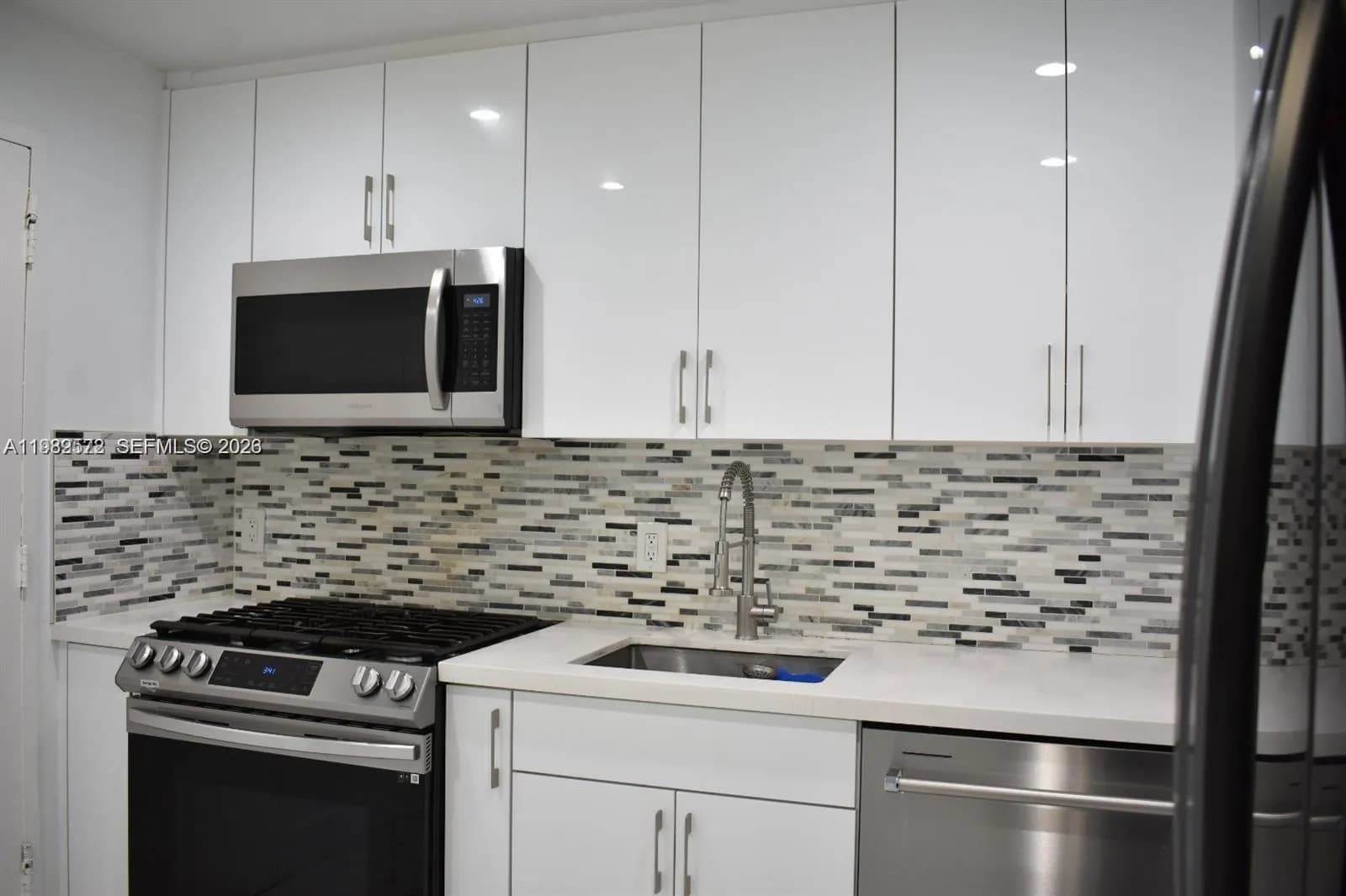 8024 Tatum Waterway Dr # 5A, Miami Beach FL 33141