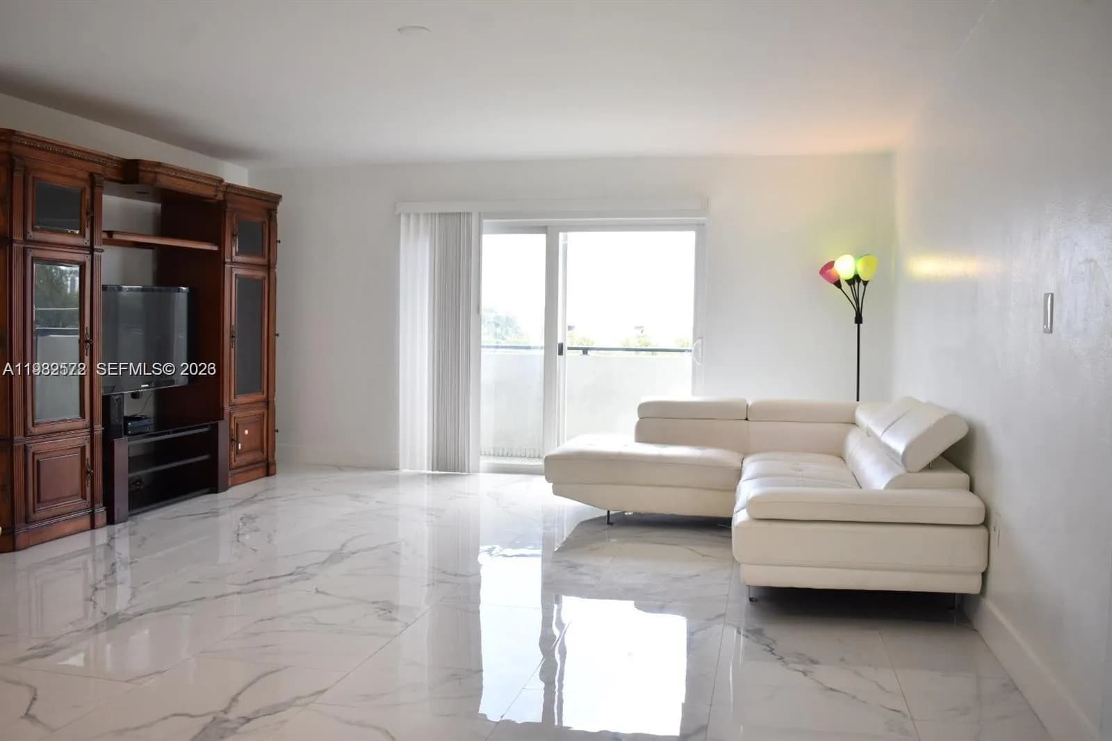 8024 Tatum Waterway Dr # 5A, Miami Beach FL 33141