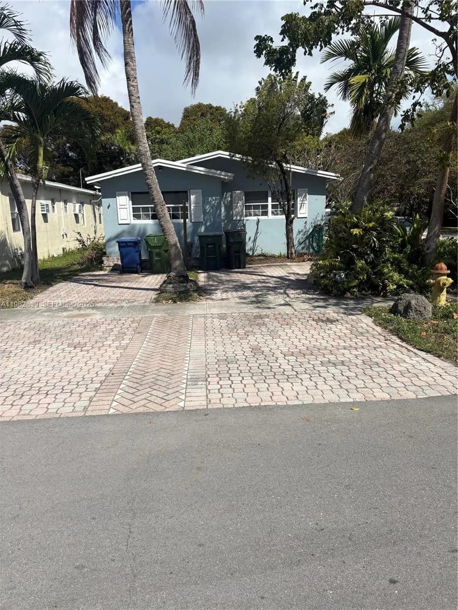 729 NE 2nd Ct, Hallandale Beach FL 33009