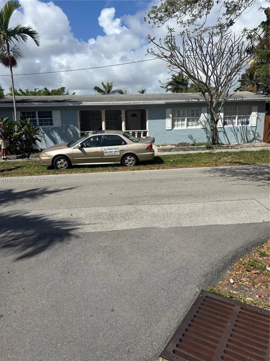 729 NE 2nd Ct, Hallandale Beach FL 33009