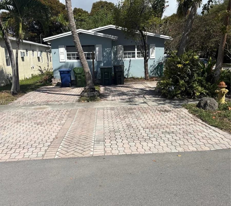 729 NE 2nd Ct, Hallandale Beach FL 33009