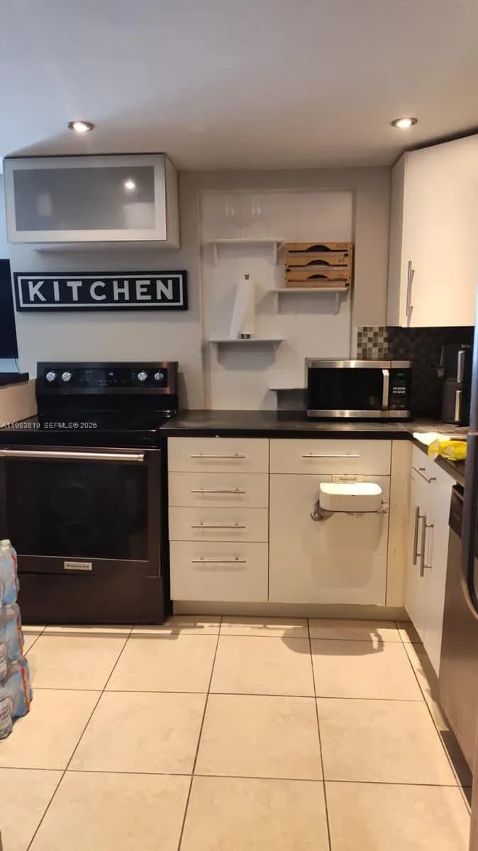 200 177 DR # 115, Sunny Isles Beach FL 33160