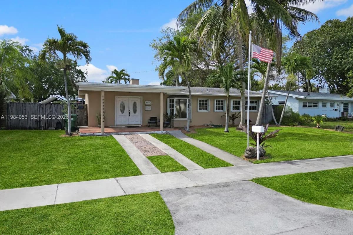 9365 Jamaica Dr, Cutler Bay FL 33189