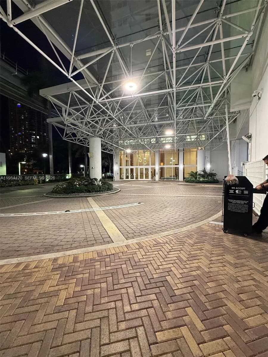 31 SE 5th St # 3916, Miami FL 33131