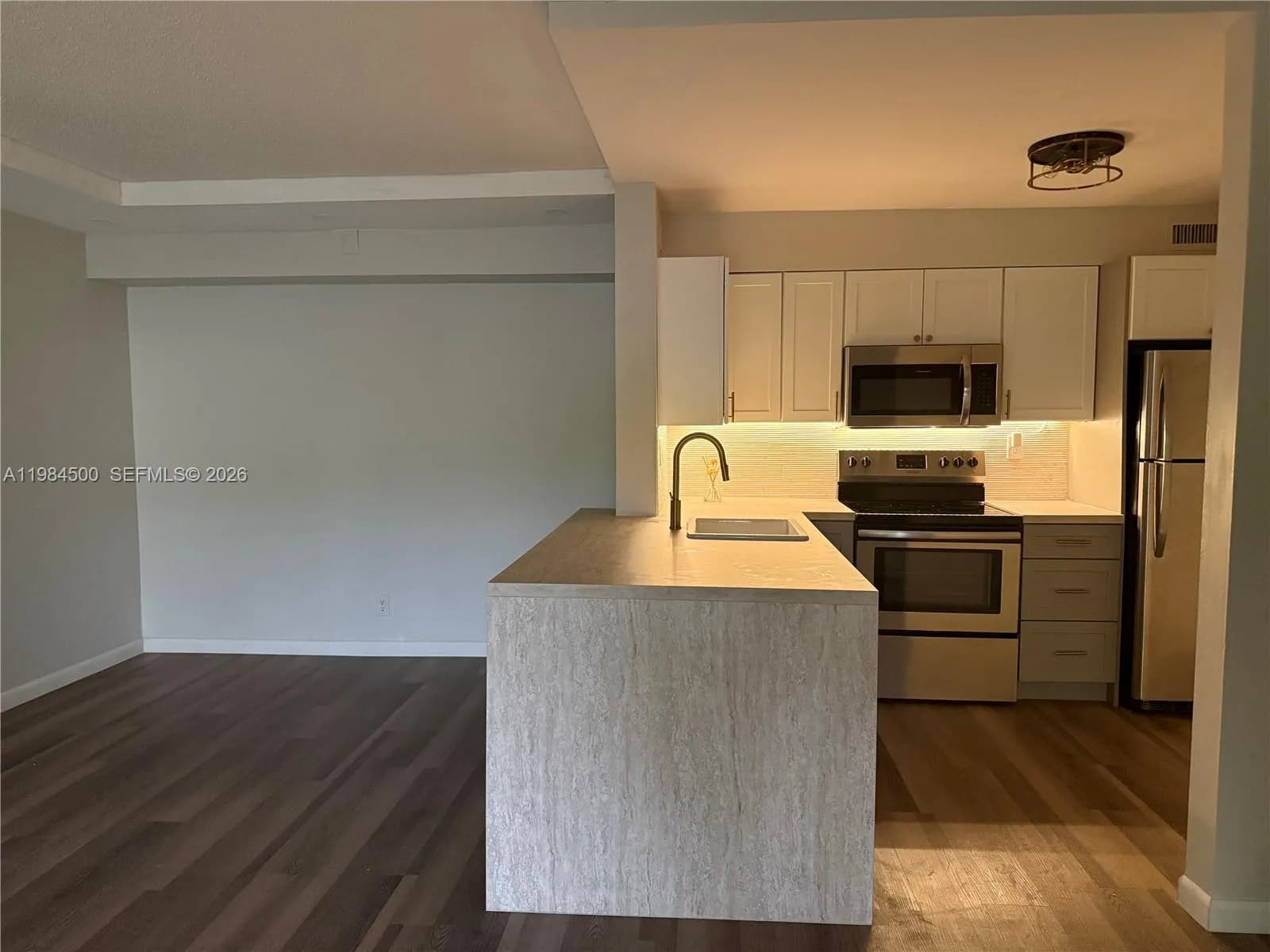 3001 N Oakland Forest Dr # 104, Oakland Park FL 33309