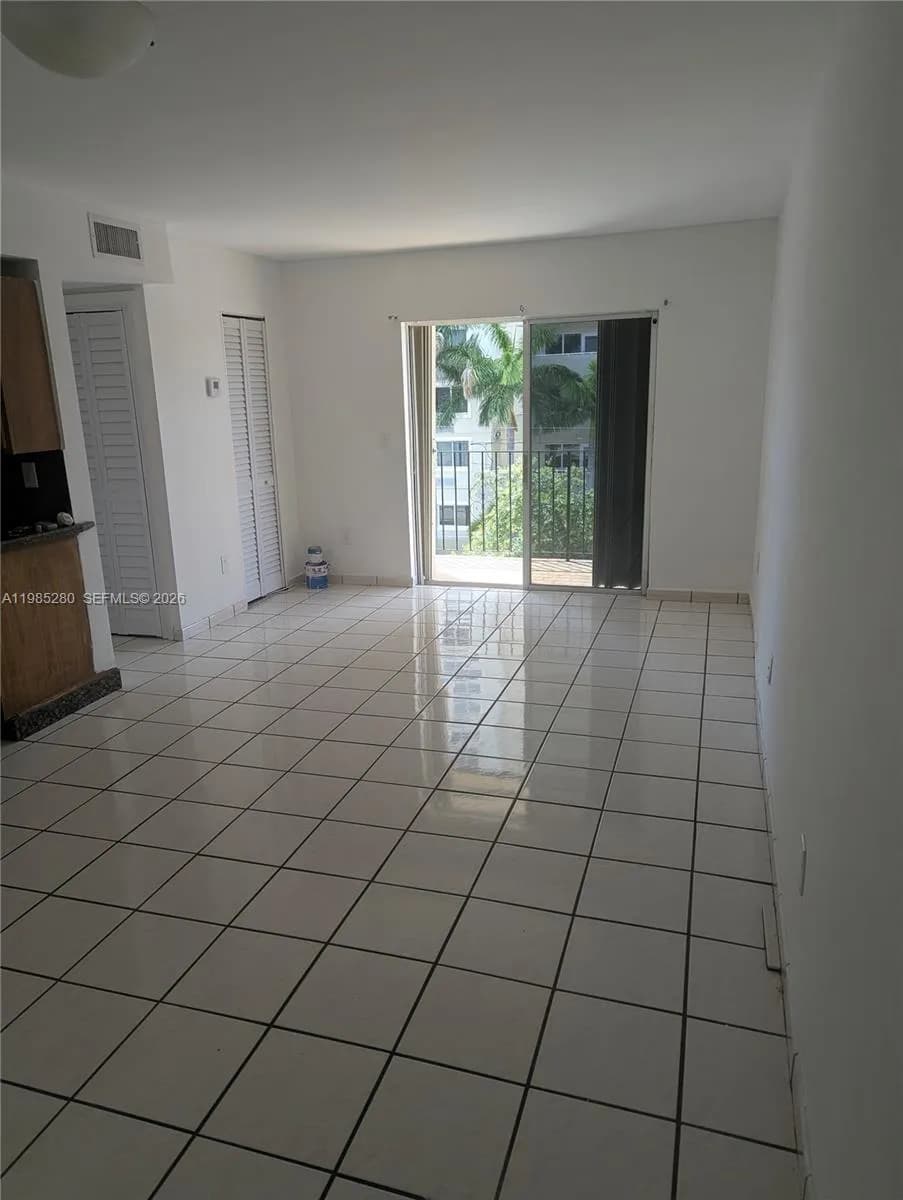 1051 SW 1st St # 411, Miami FL 33130