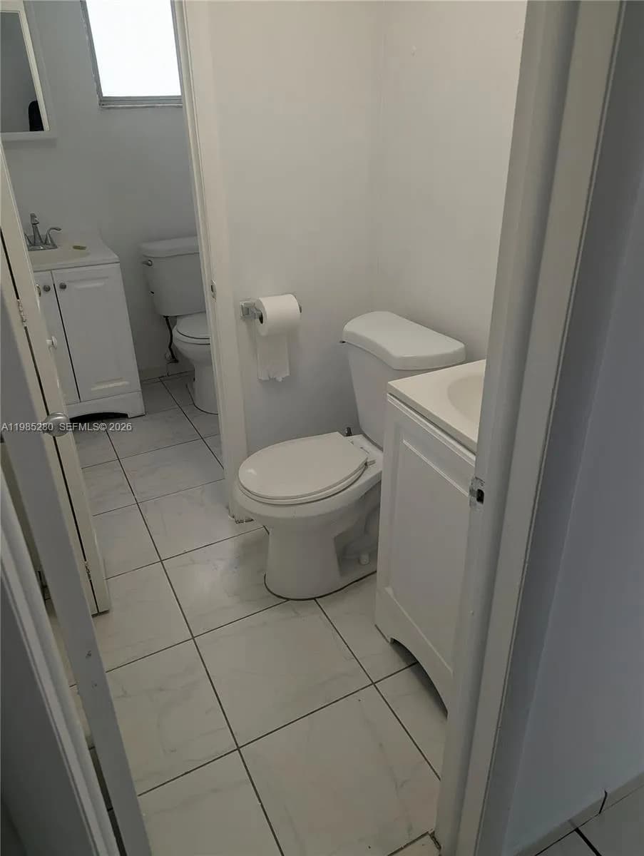 1051 SW 1st St # 411, Miami FL 33130