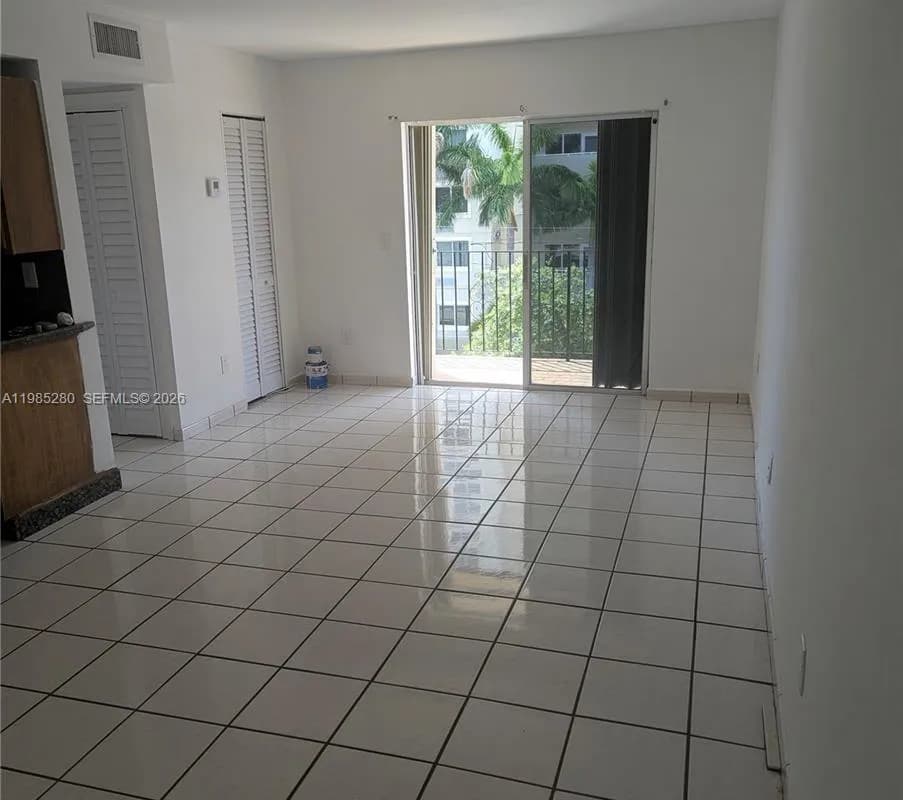 1051 SW 1st St # 411, Miami FL 33130