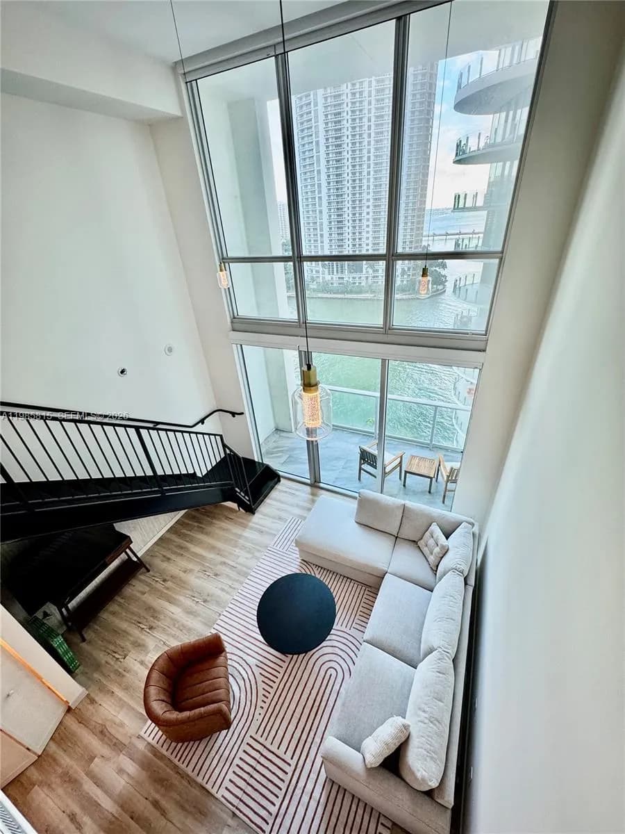 1 bedroom 1 bath for sale at 300 S Biscayne Blvd # 1210, Miami FL 33131