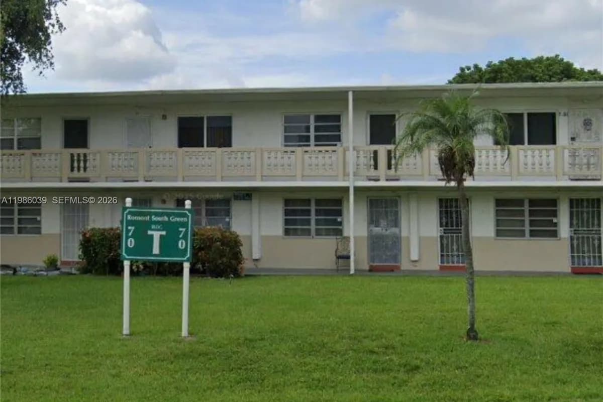 70 NE 202nd Ter # T14, Miami Gardens FL 33179