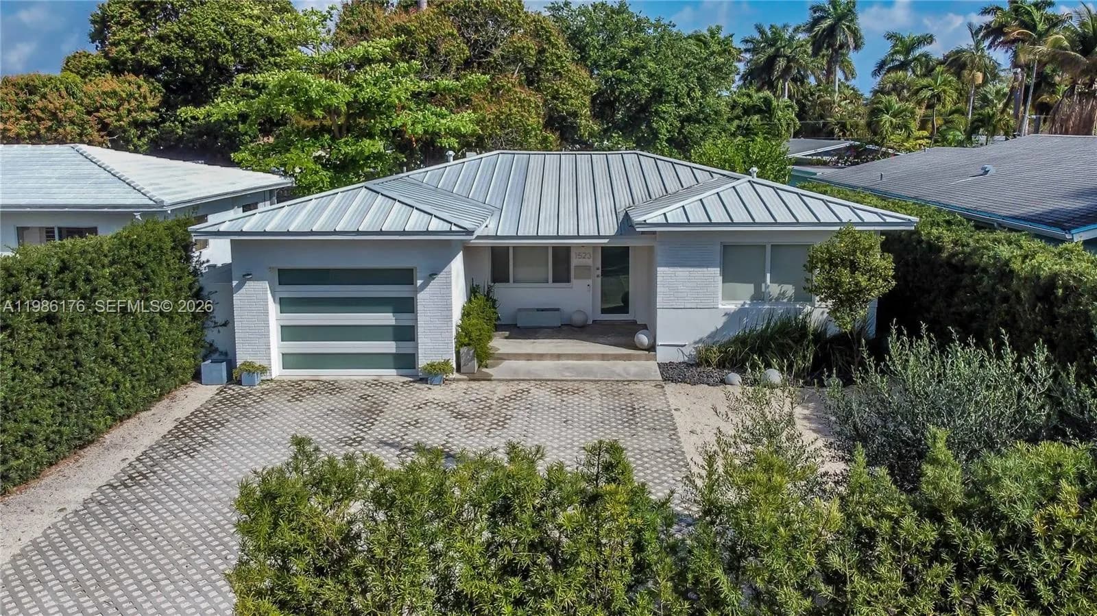 2 bedroom 2 bath for sale at 1523 Johnson St, Hollywood FL 33020