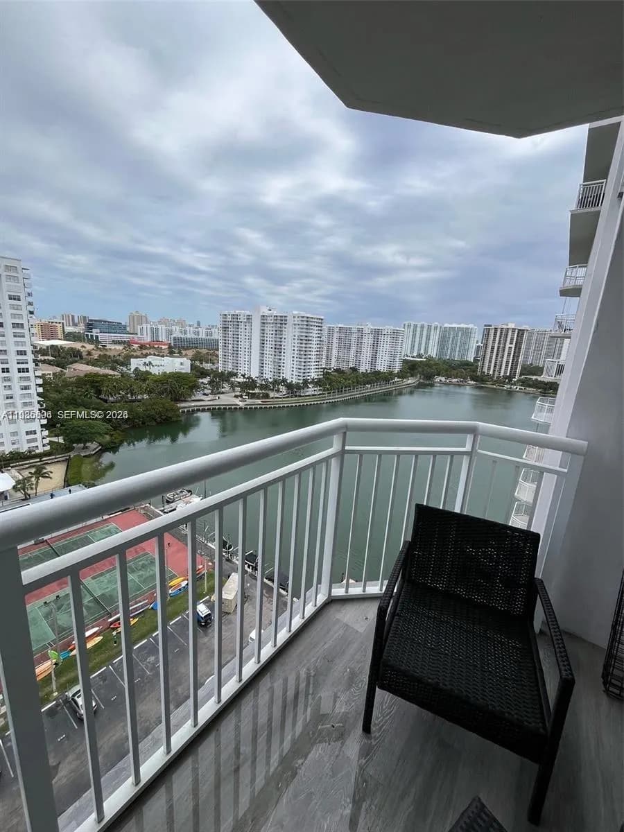 18071 Biscayne Blvd # 1702, Aventura FL 33160