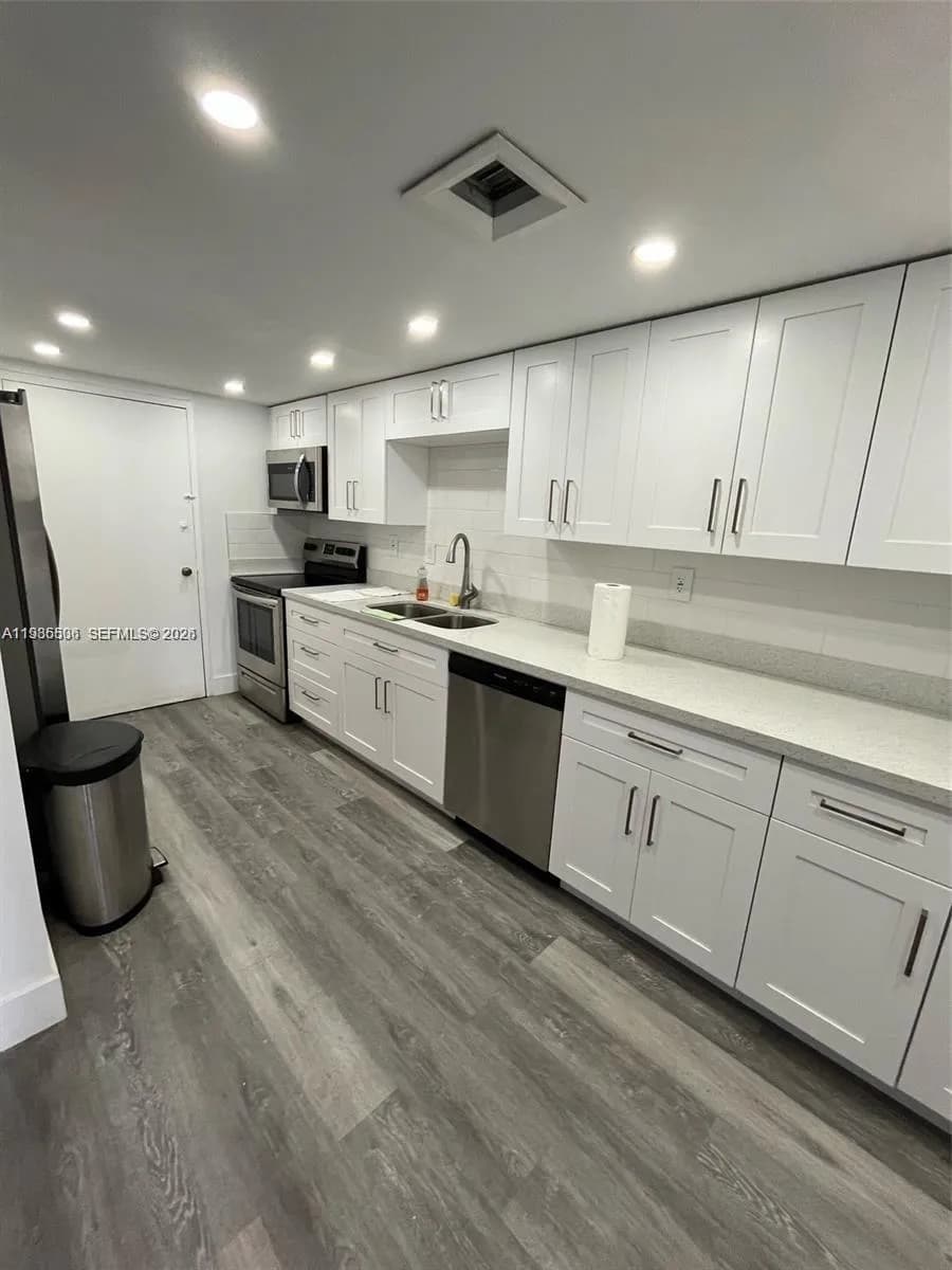 18071 Biscayne Blvd # 1702, Aventura FL 33160