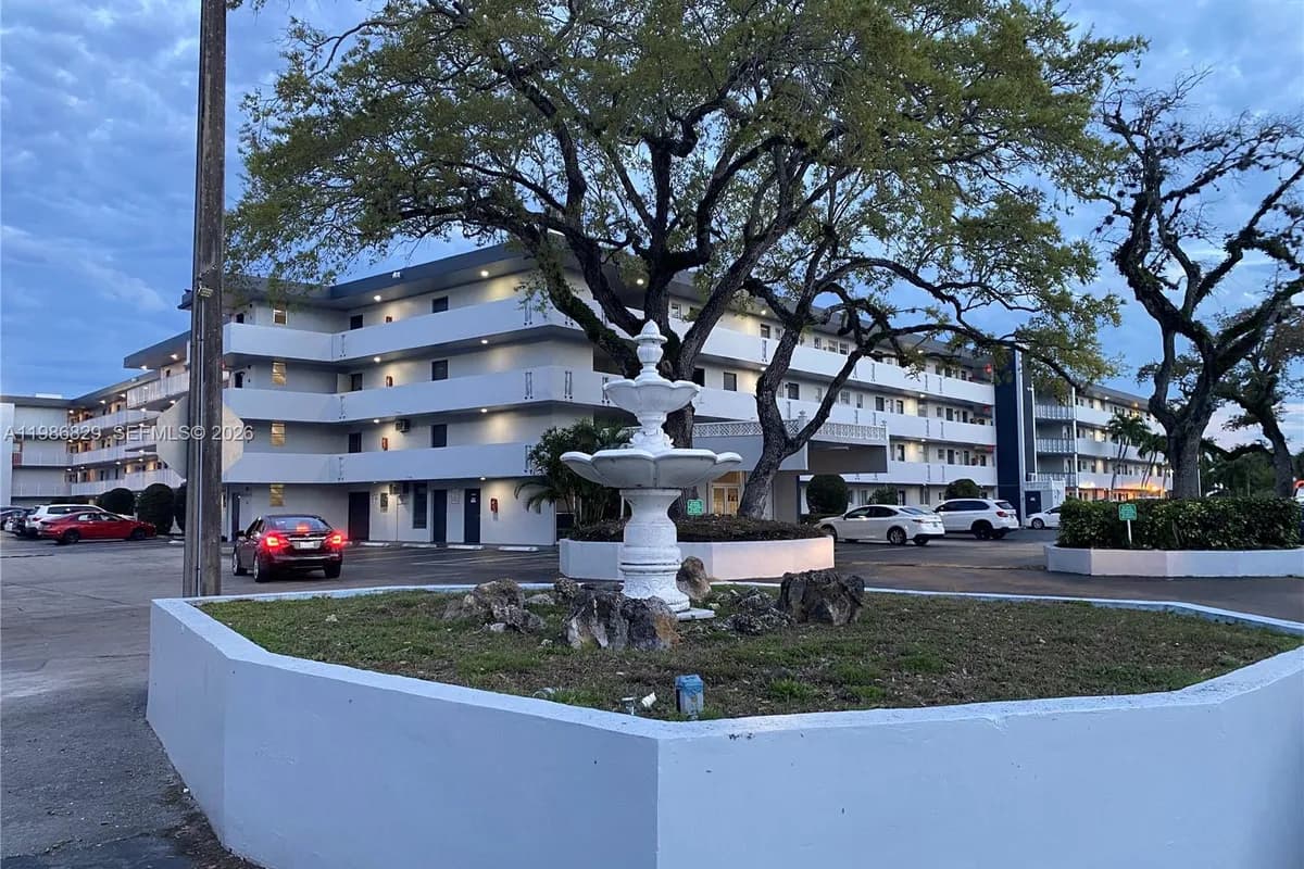 443 NE 195th St # 436, Miami FL 33179
