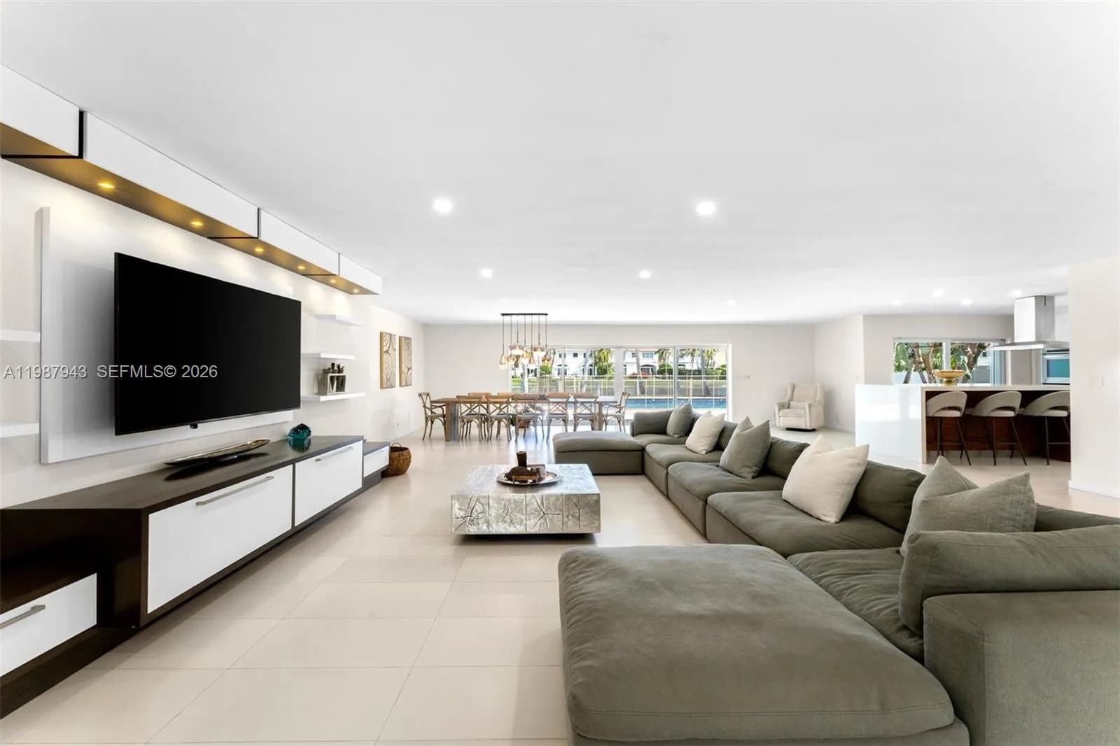 1525 Diplomat Pkwy, Hollywood FL 33019