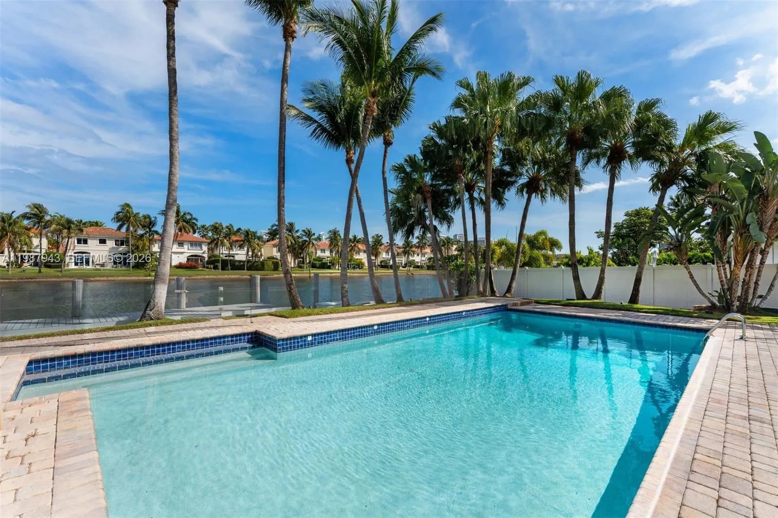 1525 Diplomat Pkwy, Hollywood FL 33019