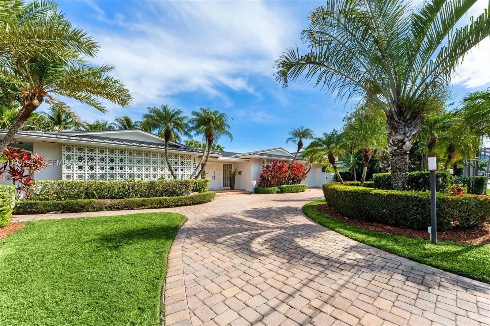 1525 Diplomat Pkwy, Hollywood FL 33019