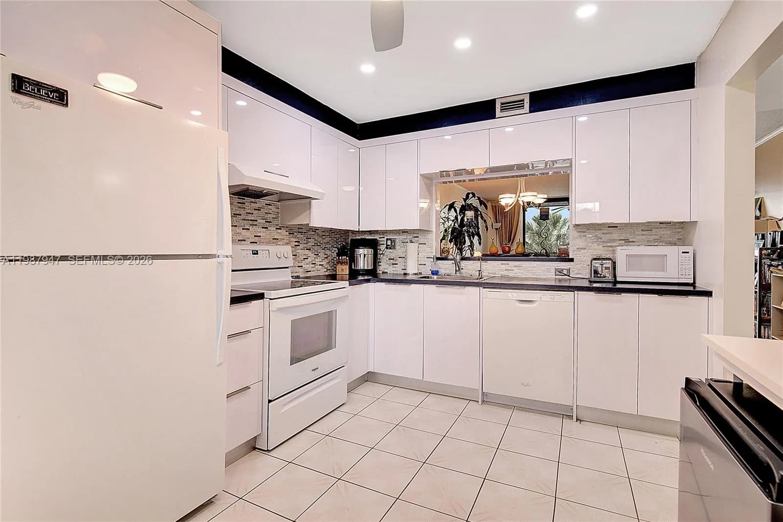 1100 Colony Point Cir # 302, Pembroke Pines FL 33026