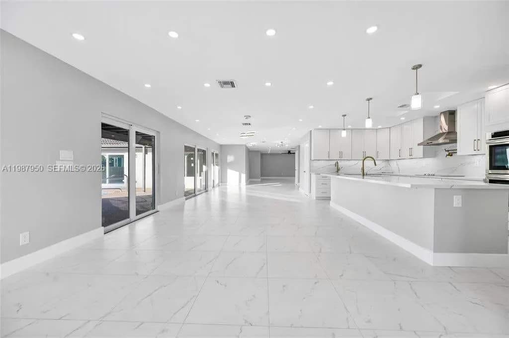 4010 NW 99th Ave, Coral Springs FL 33065