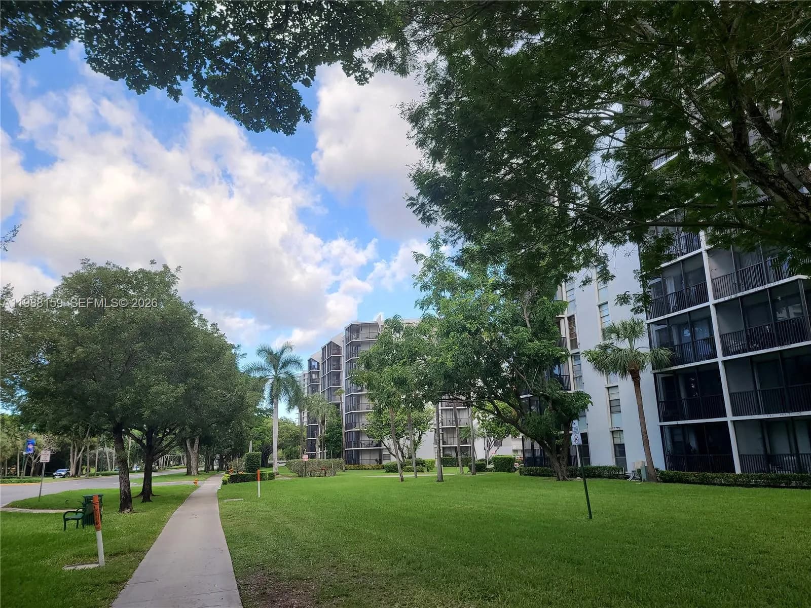 3475 N Country Club Dr # 202, Aventura FL 33180