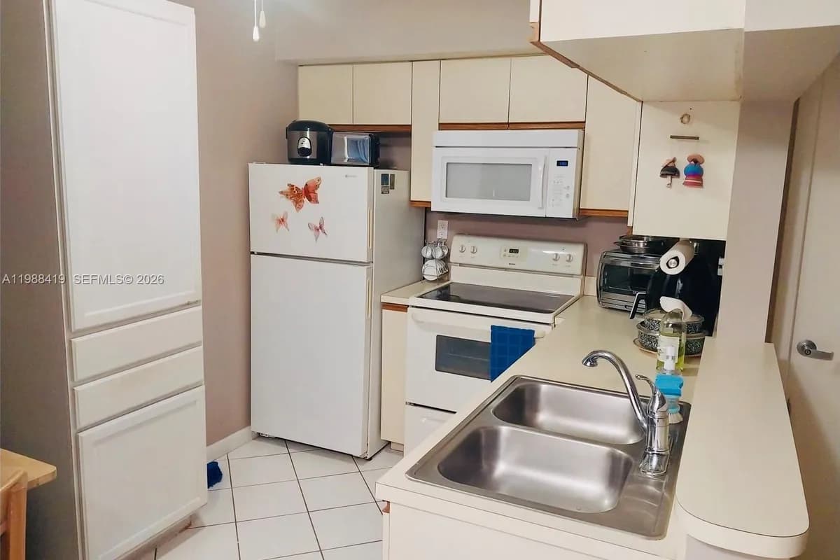 15525 N Miami Lakeway N # 8, Miami Lakes FL 33014